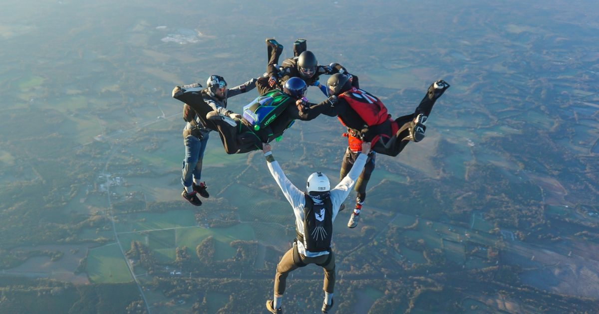 Copyright Dropzone.marketing (c) Dropzone.marketing